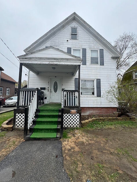 379 College St, Lewiston, ME 04240