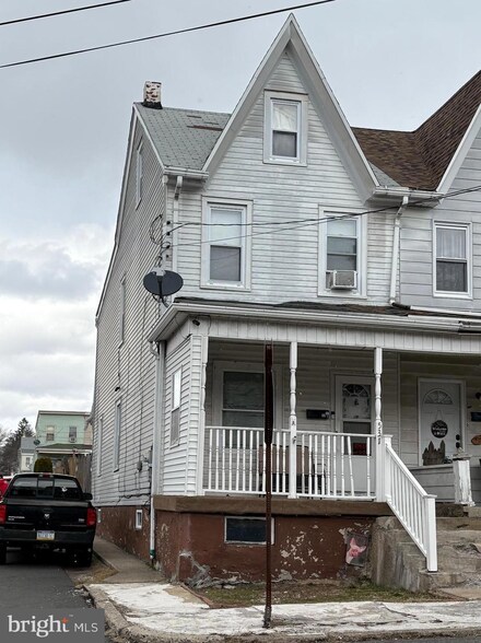 531 W Chestnut St, Frackville, PA 17931