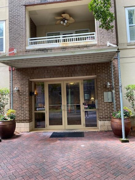 200 River Landing Dr Unit F102, Daniel Island, SC 29492