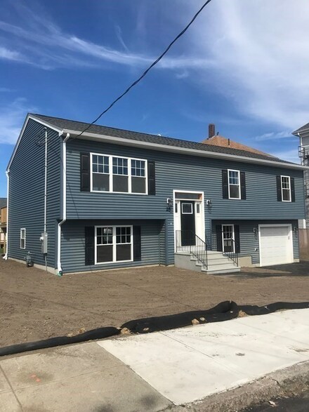 25 Pulaski St, Fall River, MA 02721