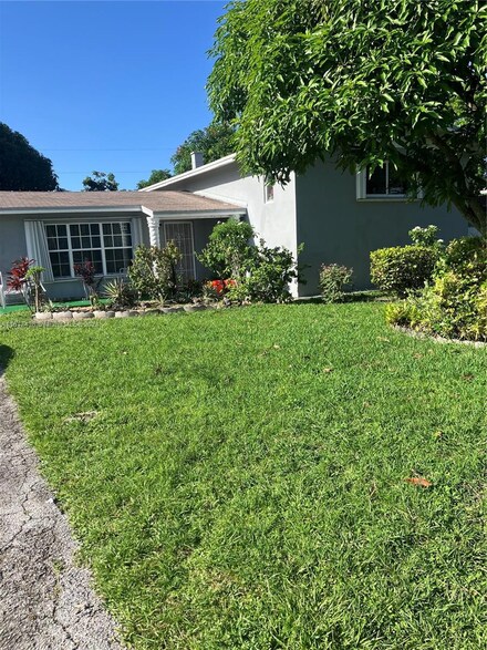 1345 NE 199th St, Miami, FL 33179