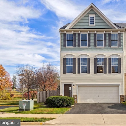 155 Royal Ct, Warrenton, VA 20186