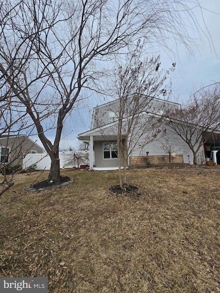 156 Crabtree Dr, Levittown, PA 19055
