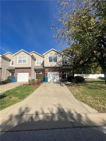 8814 Timber Creek Ln, Pleasant Valley, MO 64068