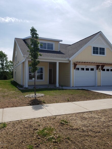672 Terrace Point Dr, Muskegon, MI 49440
