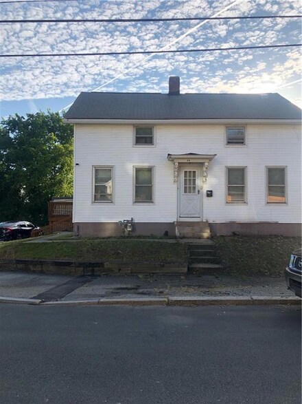 46 Middle St, Pawtucket, RI 02860