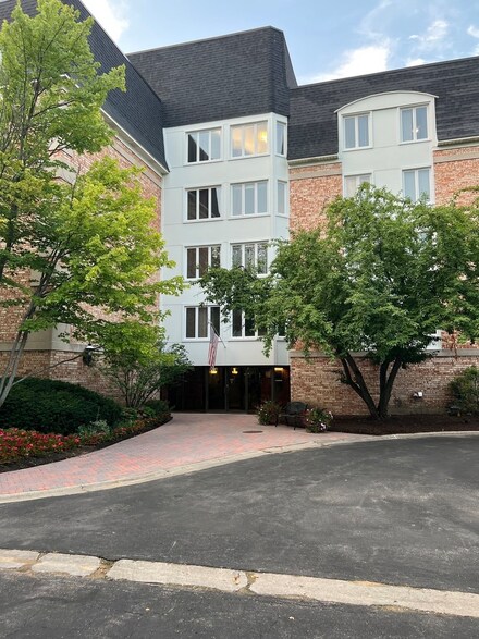 200 Lake Blvd Unit 457, Buffalo Grove, IL 60089