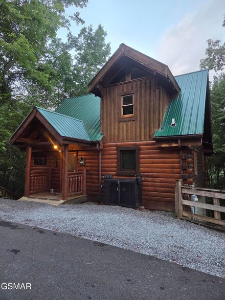 2245 Beach Front Dr, Sevierville, TN 37876