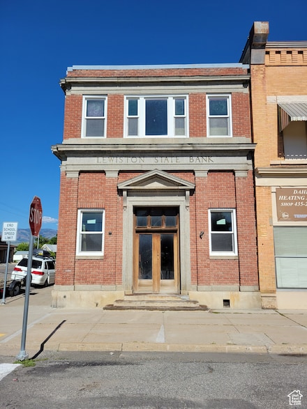 1 S Main St, Lewiston, UT 84320