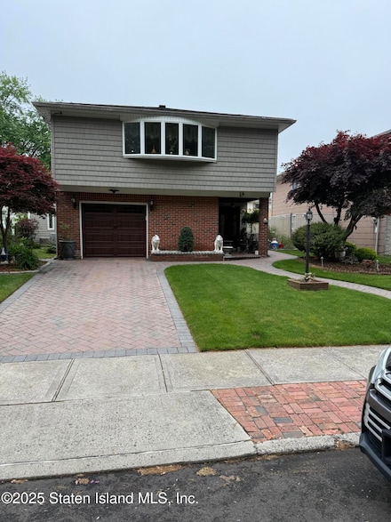 49 Park Dr N, Staten Island, NY 10314