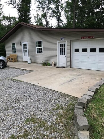 6745 Poplar Grove Rd, Freetown, IN 47235