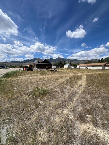 113 Trego Ct, MacKay, ID 83251