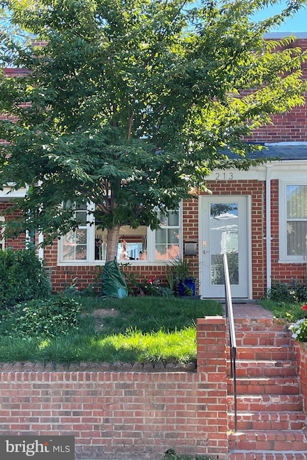 213 33rd St NE, Washington, DC 20019