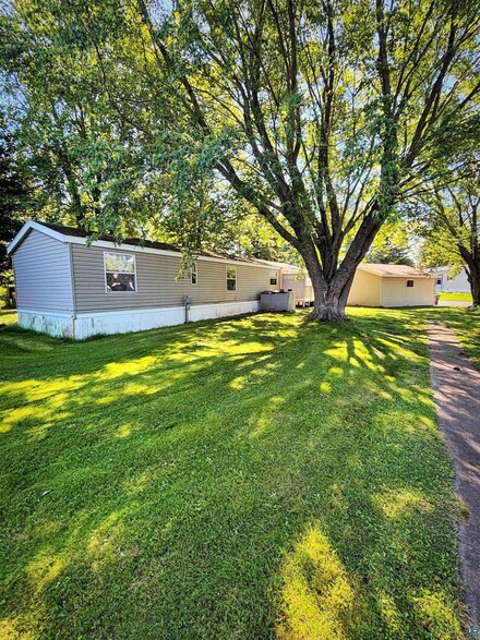 1721 Spruce St, Ashland, WI 54806