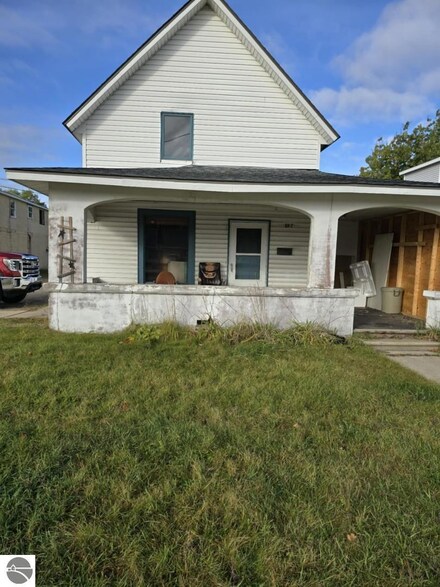 847 N Mitchell St, Cadillac, MI 49601