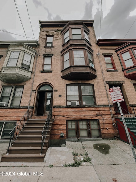 36 Spring St, Albany, NY 12210