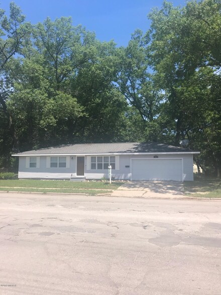 560 E Hackley Ave, Muskegon, MI 49444