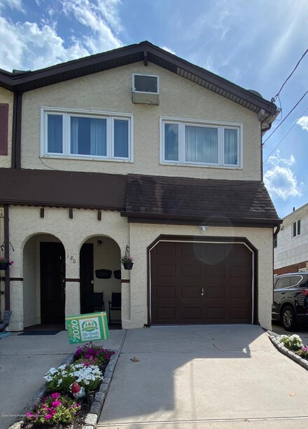 180 Auburn Ave, Staten Island, NY 10314