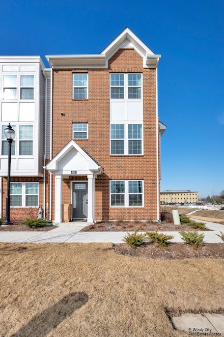 908 Jenkins Ct, Wheeling, IL 60090