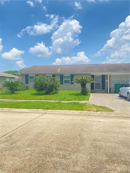 561 Grovewood Dr, Gretna, LA 70056