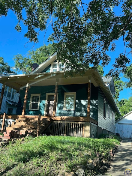 303 Walnut St, Valley Falls, KS 66088