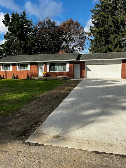9030 Maplewood Dr, Berrien Springs, MI 49103