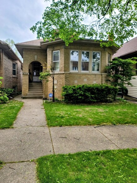 6534 N Campbell Ave, Chicago, IL 60645