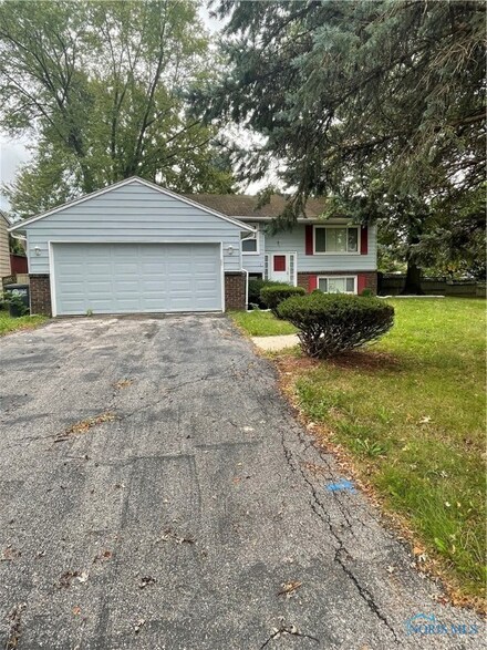 5039 Chatsworth Rd, Toledo, OH 43614