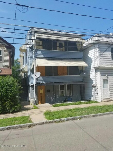 83 E Chestnut St, Wilkes Barre, PA 18705