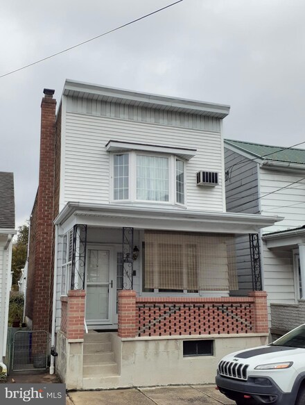 29 N Mill St, Saint Clair, PA 17970