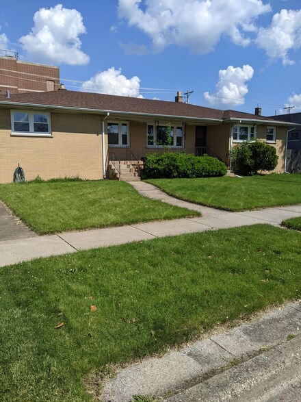 7221 Marshall Ave, Hammond, IN 46323