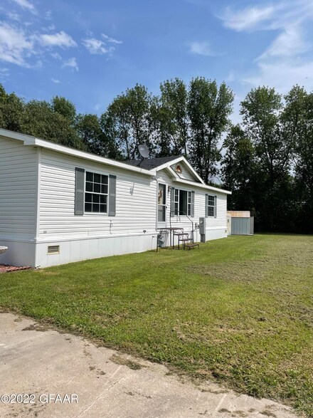 366 Circle Dr E, Grand Forks, ND 58203