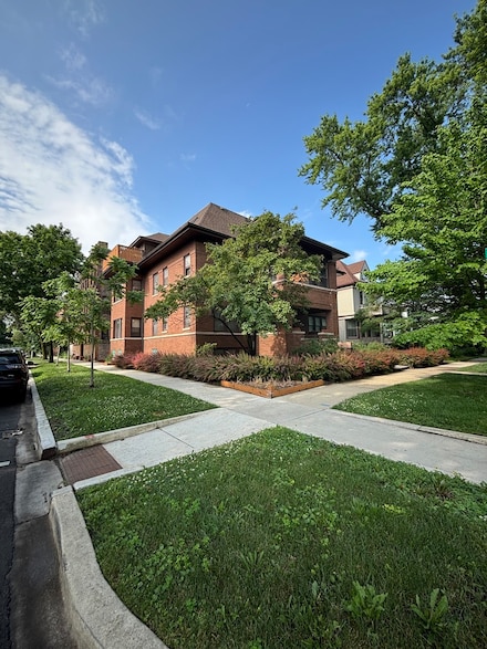5901 W Race Ave Unit 2, Chicago, IL 60644