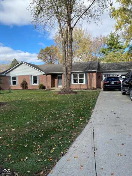 8310 Los Robles Rd, Fishers, IN 46038