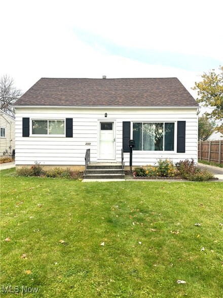 4502 W 152nd St, Cleveland, OH 44135