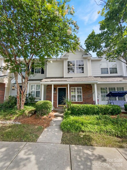 16841 Greenlawn Hills Ct, Charlotte, NC 28213