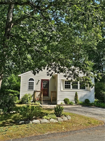 41 Park Ln, Coventry, RI 02816