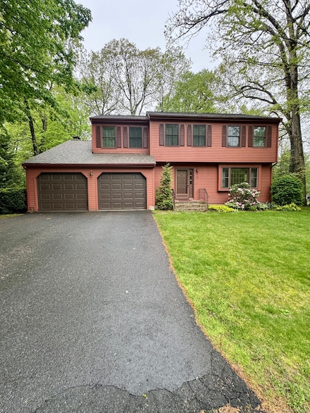 15 Old Village Ln, Unionville, CT 06085