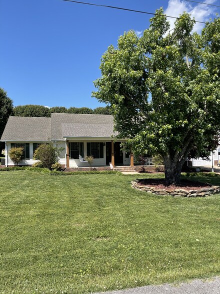 74 Johns Ln, Loretto, TN 38469