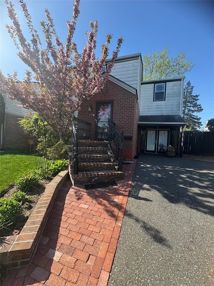 121 Barbara St, Elmont, NY 11003