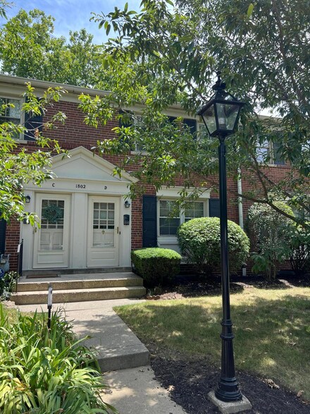 1802 Kings Ct Unit 16, Columbus, OH 43212