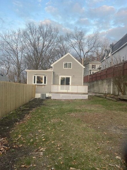 10 Hawkins St, Worcester, MA 01604