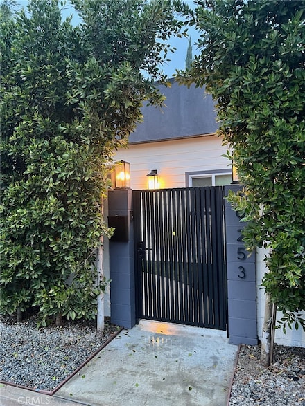 19253 Redwing St, Los Angeles, CA 91356