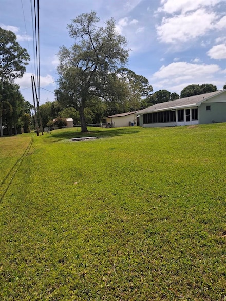7904 Lockwood Dr, Lakewood Park, FL 34951