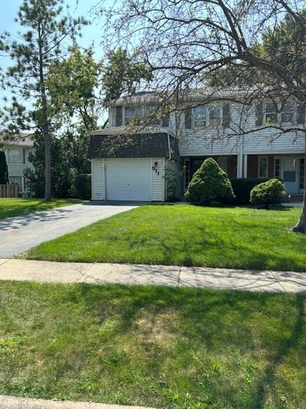 511 Thomas Rd, Bolingbrook, IL 60440