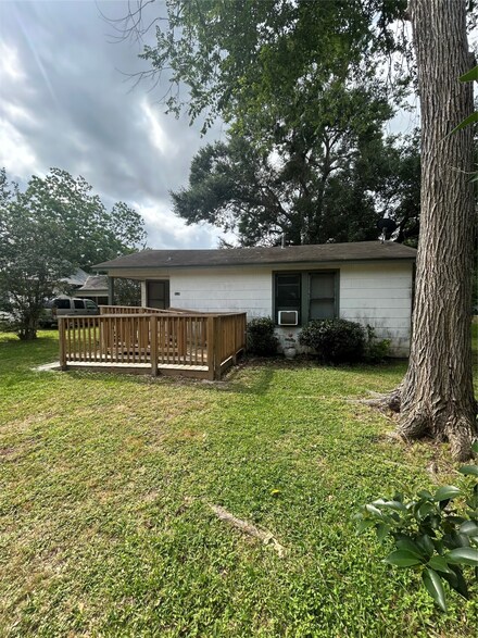 815 Marik St, East Bernard, TX 77435