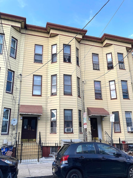 132 Griffith St Unit 2, Jersey City, NJ 07307