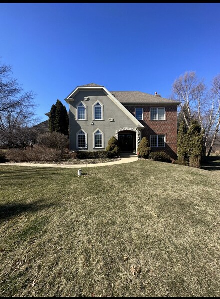 16 Fawn Ridge Dr, Oakwood Hills, IL 60013