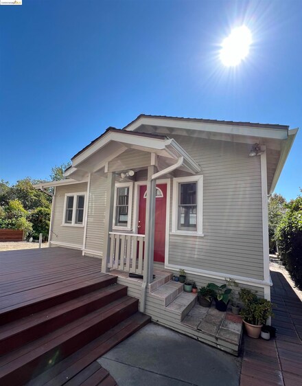2438 Martin Luther King Junior Way, Berkeley, CA 94704