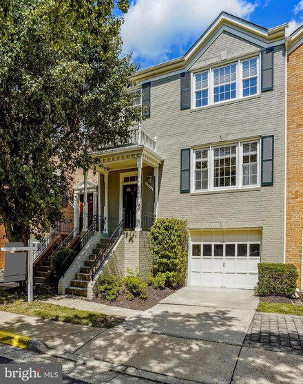 2042 Pieris Ct, Vienna, VA 22182